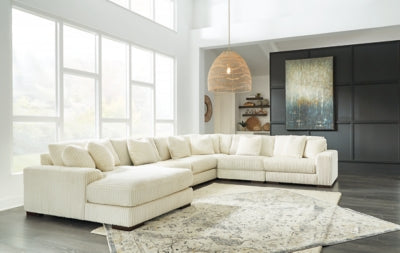 Lindyn Sectional with Chaise - Furniture House (VA)