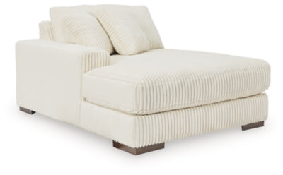 Lindyn Sectional with Chaise - Furniture House (VA)