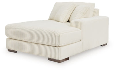Lindyn Sectional with Chaise - Furniture House (VA)