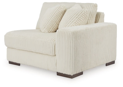 Lindyn Sectional with Chaise - Furniture House (VA)
