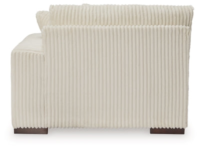 Lindyn Sectional with Chaise - Furniture House (VA)