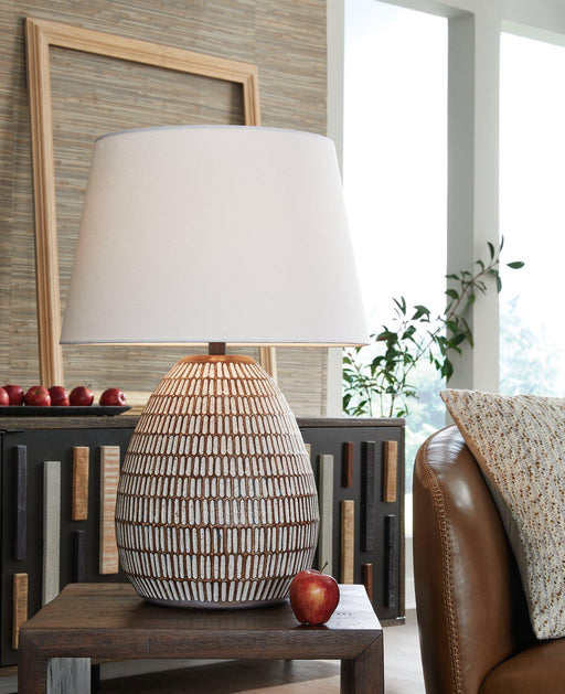 Darrich Table Lamp - Furniture House (VA)