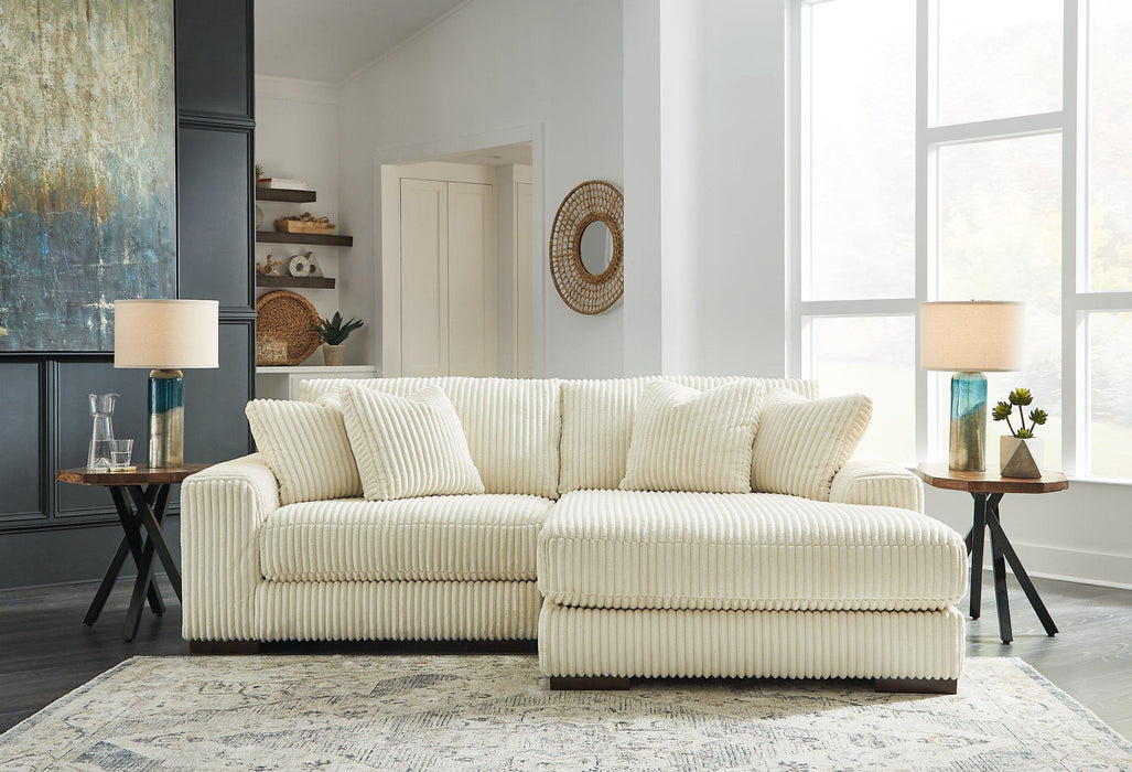Lindyn Sectional with Chaise - Furniture House (VA)