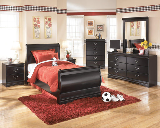 Huey Vineyard Dresser and Mirror - Furniture House (VA)