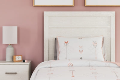 Stelsie Bed - Furniture House (VA)