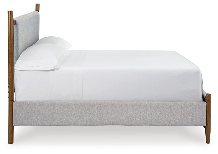 Lyncott Upholstered Bed