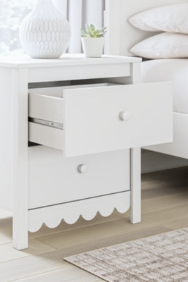 Hallityn Nightstand - Furniture House (VA)