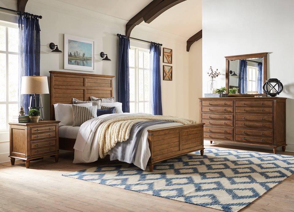 John Thomas Farmhouse Chic Queen Bed in Bourbon image